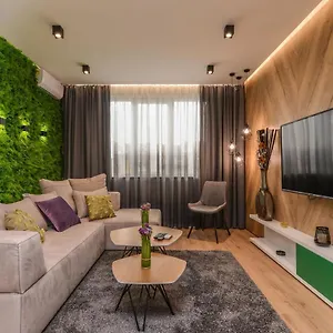 Urban Eden - Lux & Style, 2-bedroom, 2-bathroom Apartment