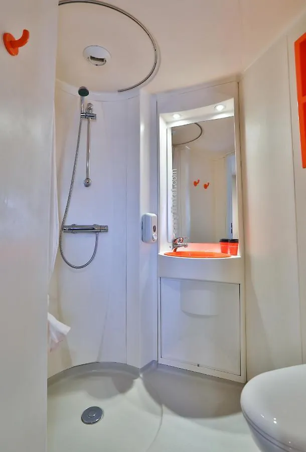 Easyhotel Sofia 0*,